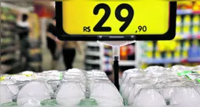 Segundo o Dieese, altas temperaturas registradas o país no último ano afetaram diretamente a produção das galinhas e a oferta de ovos, aumentando os preços.