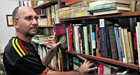 Para Charles, o ofício tem que ser pautado na paixão pela leitura, pela literatura e pelo conhecimento promovido pelos livros.