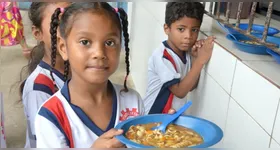 O objetivo é oferecer uma alimentação mais saudável aos alunos, com cardápios mais equilibrados.