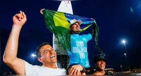 Italo Ferreira assume o topo do ranking mundial de surfe.