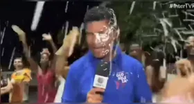 No vídeo, foi possível ouvir o repórter gritando que teve o celular roubado