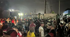 Torcedores do Flamengo invadiram o Aeroporto de Belém para receber o time carioca.