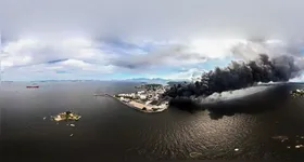 Imagem ilustrativa da notícia Incêndio em fábrica pode vazar óleo na Baía de Guanabara