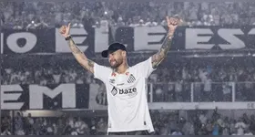 Neymar durante a apresentação oficial diante da torcida do Santos, na última sexta-feira (31).