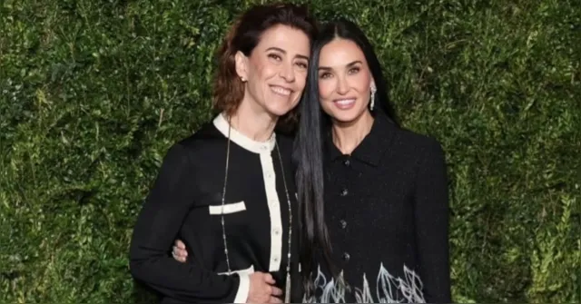Imagem ilustrativa da notícia Fernanda Torres e Demi Moore posam juntas em evento pré-Bafta