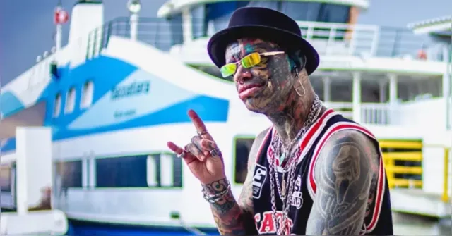 Imagem ilustrativa da notícia Homem com 'mão do diabo' revela tatuagem no pênis: 'estiquei'