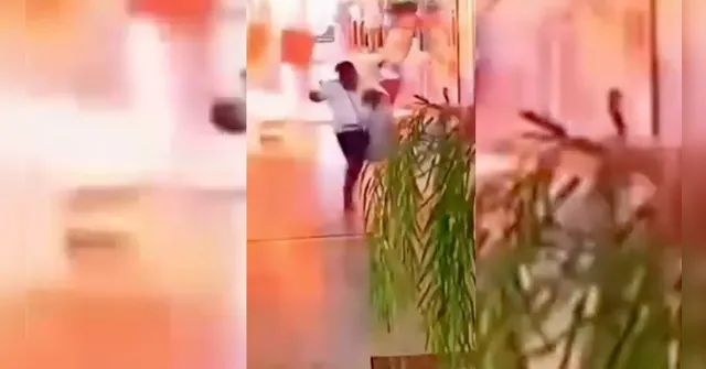 Imagem ilustrativa da notícia Mulher invade shopping e provoca incêndio em loja