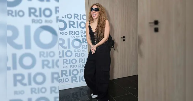 Imagem ilustrativa da notícia Shakira desembarca no Rio e esbanja simpatia