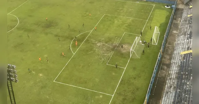 Imagem ilustrativa da notícia Vídeo: Clube do Remo treina em campo de "pelada" e torcida detona