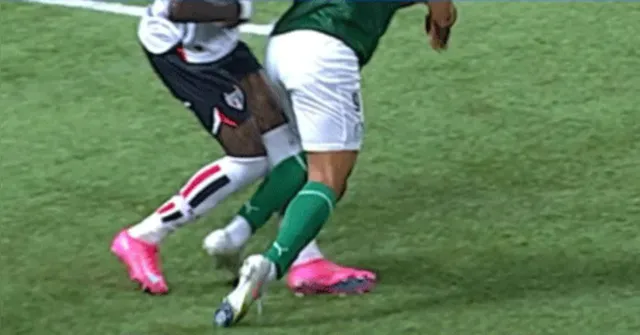 Imagem ilustrativa da notícia Áudio do VAR detalha pênalti polêmico em Palmeiras x São Paulo