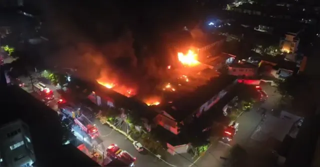 Imagem ilustrativa da notícia Incêndio de grandes proporções atinge fábrica em São Paulo
