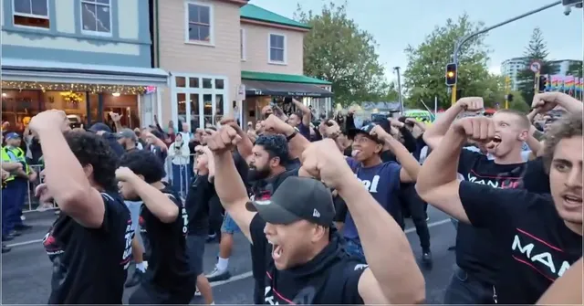 Imagem ilustrativa da notícia Vídeo: homens Maori fazem o Haka em protesto contra parada LGBTQI+