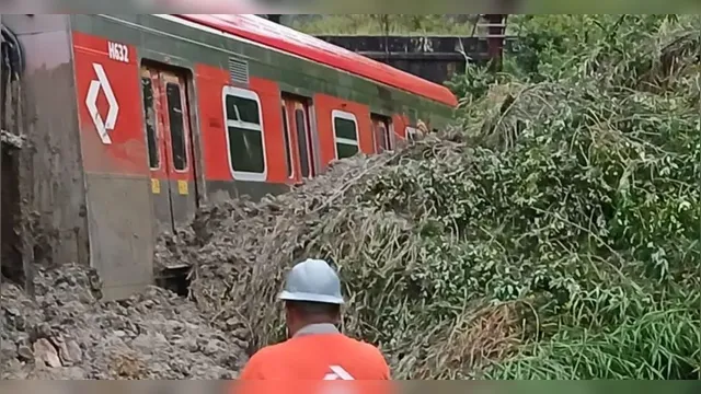 Imagem ilustrativa da notícia Deslizamento interrompe trecho de Linha trem, em São Paulo