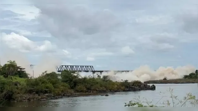 Imagem ilustrativa da notícia Estrutura de ponte que caiu entre TO e MA é implodida