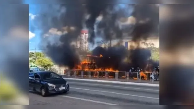 Imagem ilustrativa da notícia Alegorias de escolas de samba incendeIam antes do desfile