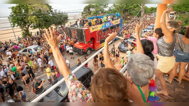 Imagem ilustrativa da notícia Volta dos trios faz alegria de 25 mil foliões em Mosqueiro 