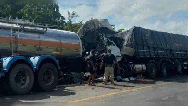 Imagem ilustrativa da notícia Homem morre em colisão entre carretas em Ipixuna, no Nordeste do Pará.