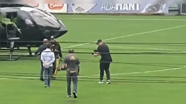 Imagem ilustrativa da notícia Neymar chega de helicóptero ao Santos no 1º dia de treinos