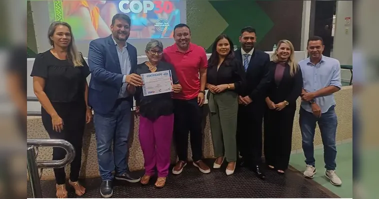 Imagem ilustrativa da notícia Alunos recebem diplomas de cursos de qualificação profissional