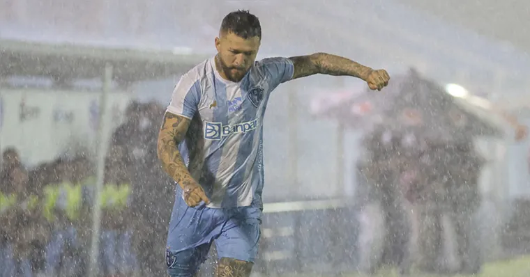 Imagem ilustrativa da notícia Rossi destaca entrega do time na vitória do Paysandu