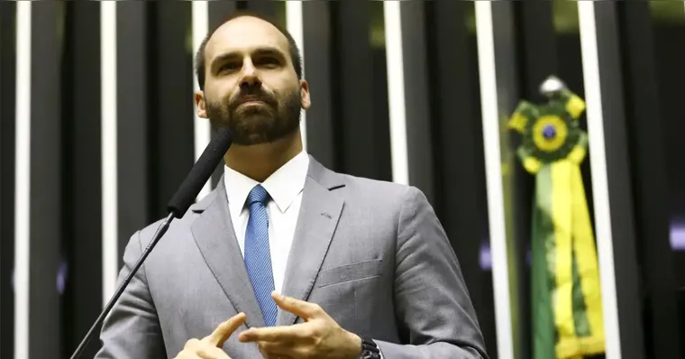 Imagem ilustrativa da notícia Eduardo Bolsonaro anuncia licença do mandato e decide morar nos EUA