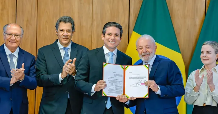 Imagem ilustrativa da notícia Governo propõe isenção do IR para quem ganha até R$ 5 mil