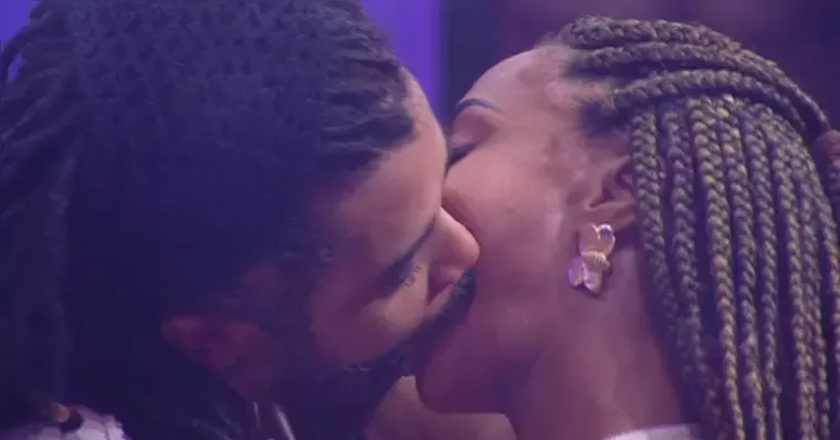 Imagem ilustrativa da notícia Vídeo: Aline e Diogo protagonizam primeiro beijo do BBB 25