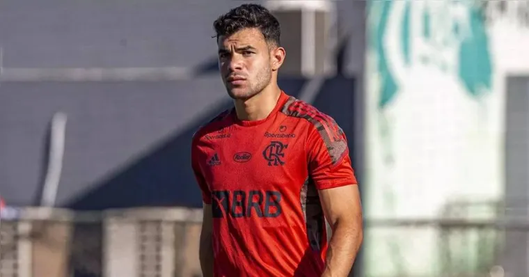 Imagem ilustrativa da notícia Remo fecha com volante ex-Flamengo no último dia da janela
