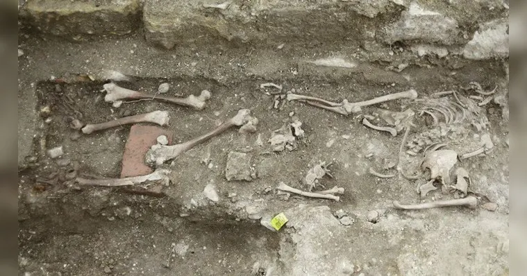 Imagem ilustrativa da notícia Esqueleto de "vampiro" decapitado é encontrado na Croácia