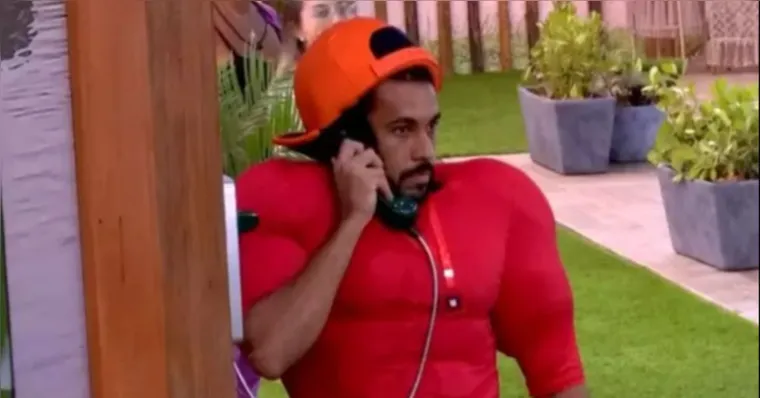 Imagem ilustrativa da notícia Big Fone é anulado após Maike descumprir regra no 'BBB25'