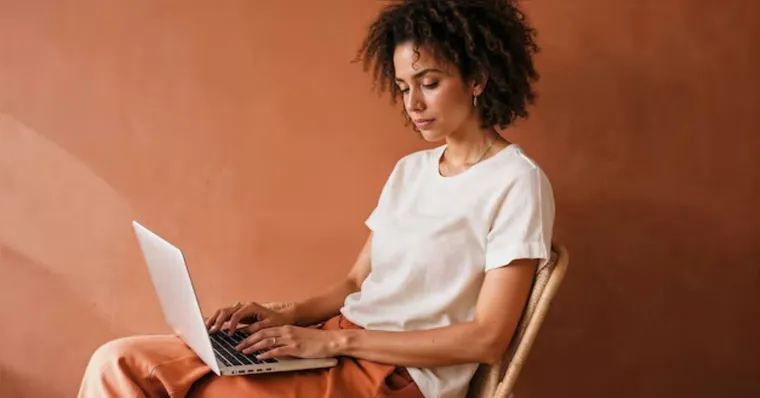 Imagem ilustrativa da notícia Febraban oferece 3.100 bolsas para mulheres em cursos de tecnologia