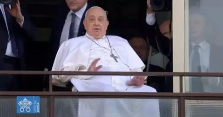 Imagem ilustrativa da notícia Papa Francisco recebe "Alta protegida" e continuará em observação por 2 meses