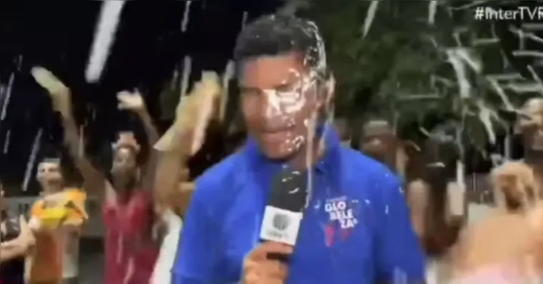 Imagem ilustrativa da notícia Repórter da Globo leva espuma e é roubado por foliões ao vivo