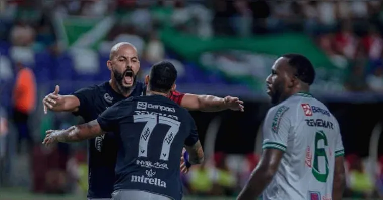 Imagem ilustrativa da notícia Ytalo reclama de substituição e técnico vê como 'raiva boa'