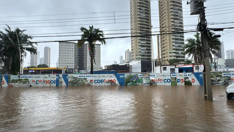 Imagem ilustrativa da notícia Maré alta e chuva forte deixam ruas de Belém no fundo neste sábado, 1