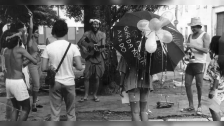 Imagem ilustrativa da notícia Bloco Guarda-Chuva Achado agita carnaval na Praça do Carmo