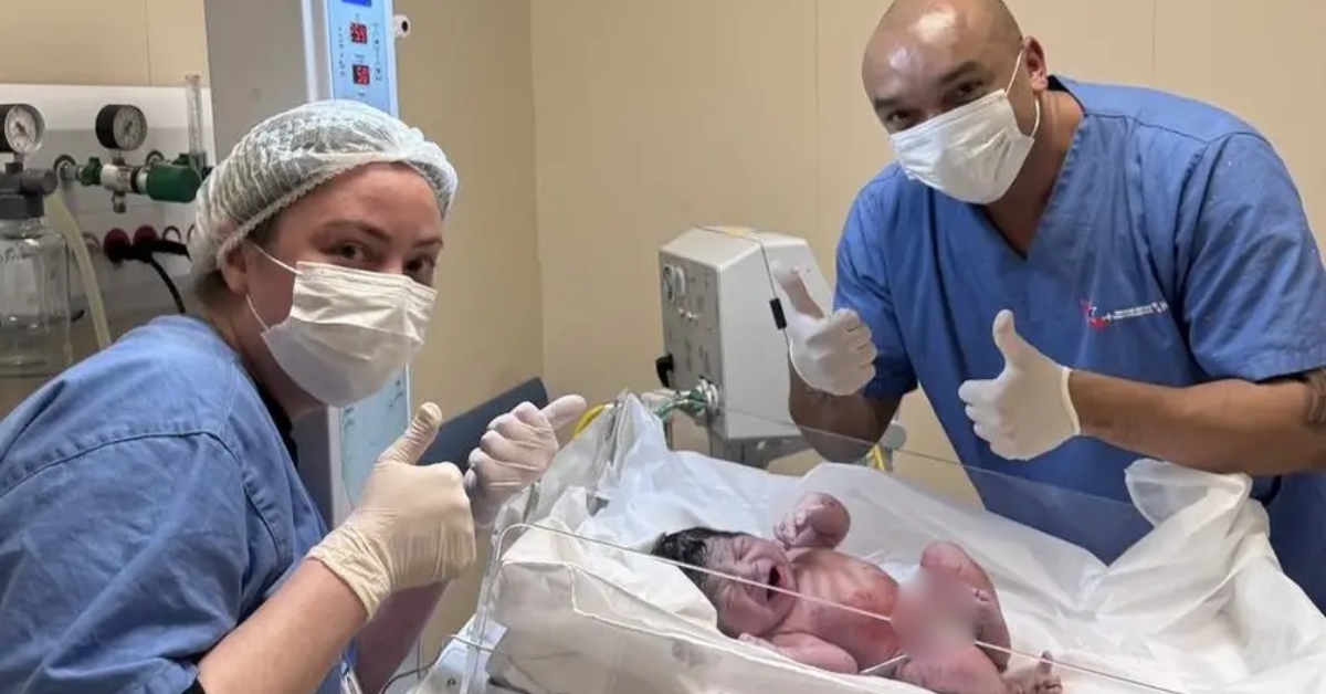 Bebê nasceu com 3.300 Kg e 59 centímetros, e, após o parto no Pronto Socorro, ele e a mãe foram para o Abelardo Santos