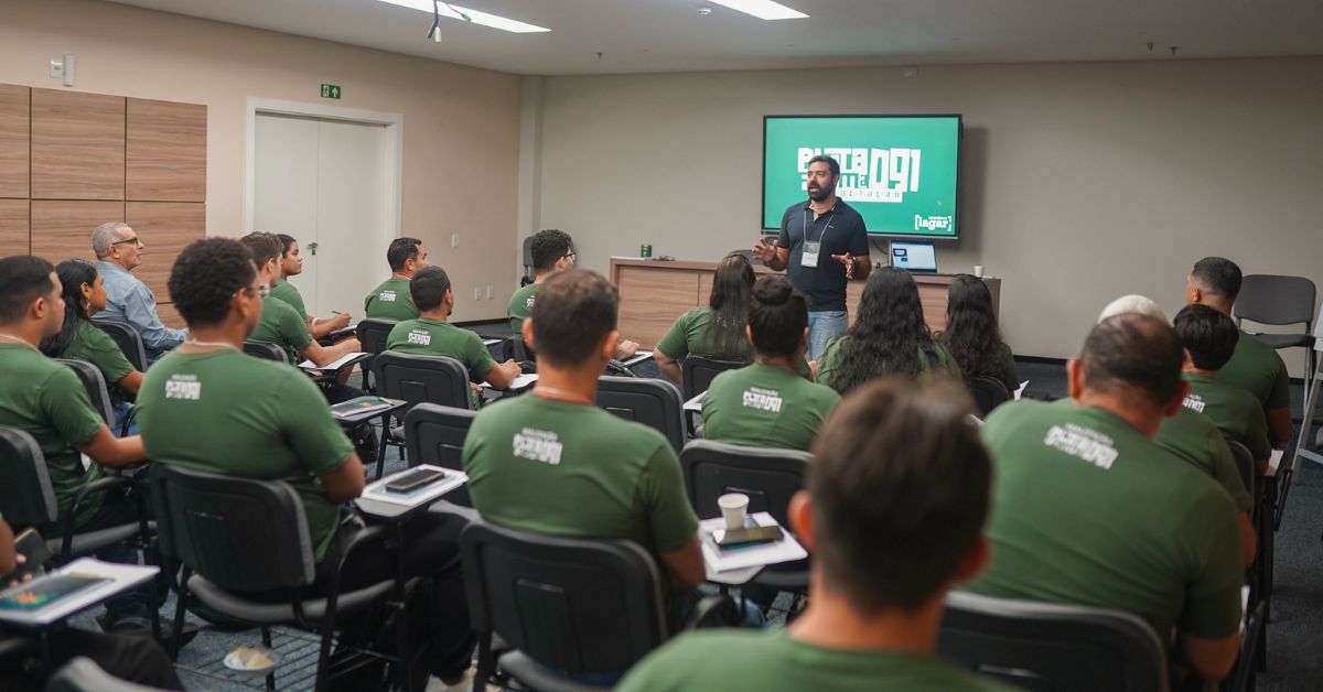 Os cursos têm carga horária de aproximadamente 18 horas semanais