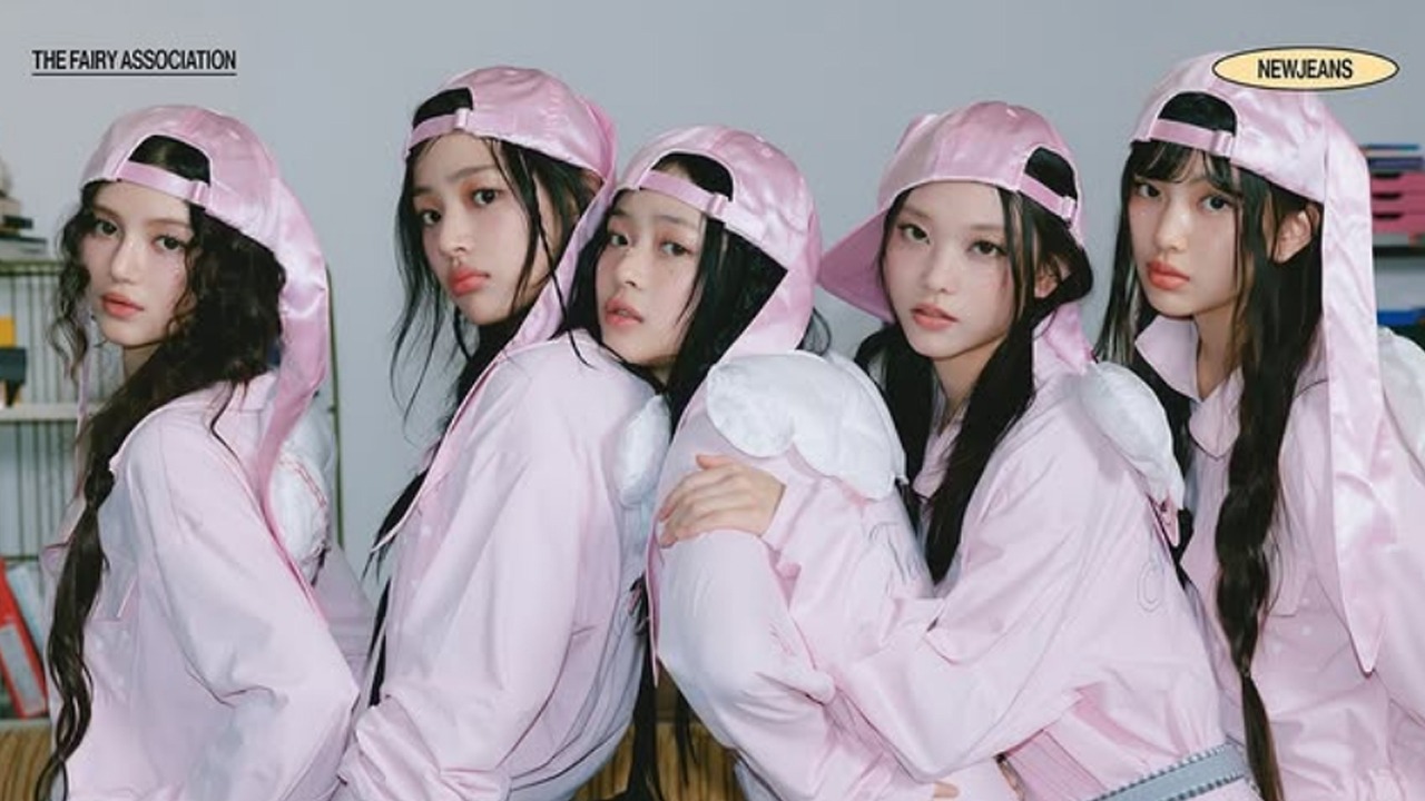 O girlgroup de K-pop NewJeans surpreendeu os fãs no último domingo (23) ao anunciar uma pausa em suas atividades.