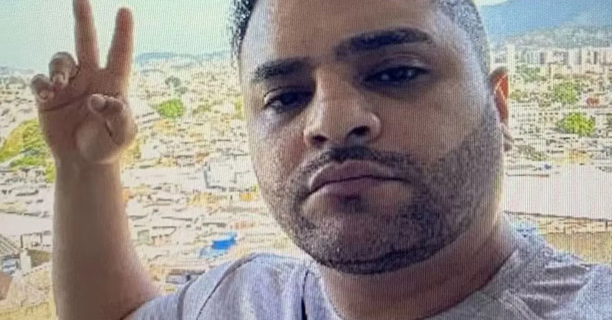 O traficante Phillip Gregório da Silva, o Professor, no Complexo do Alemão