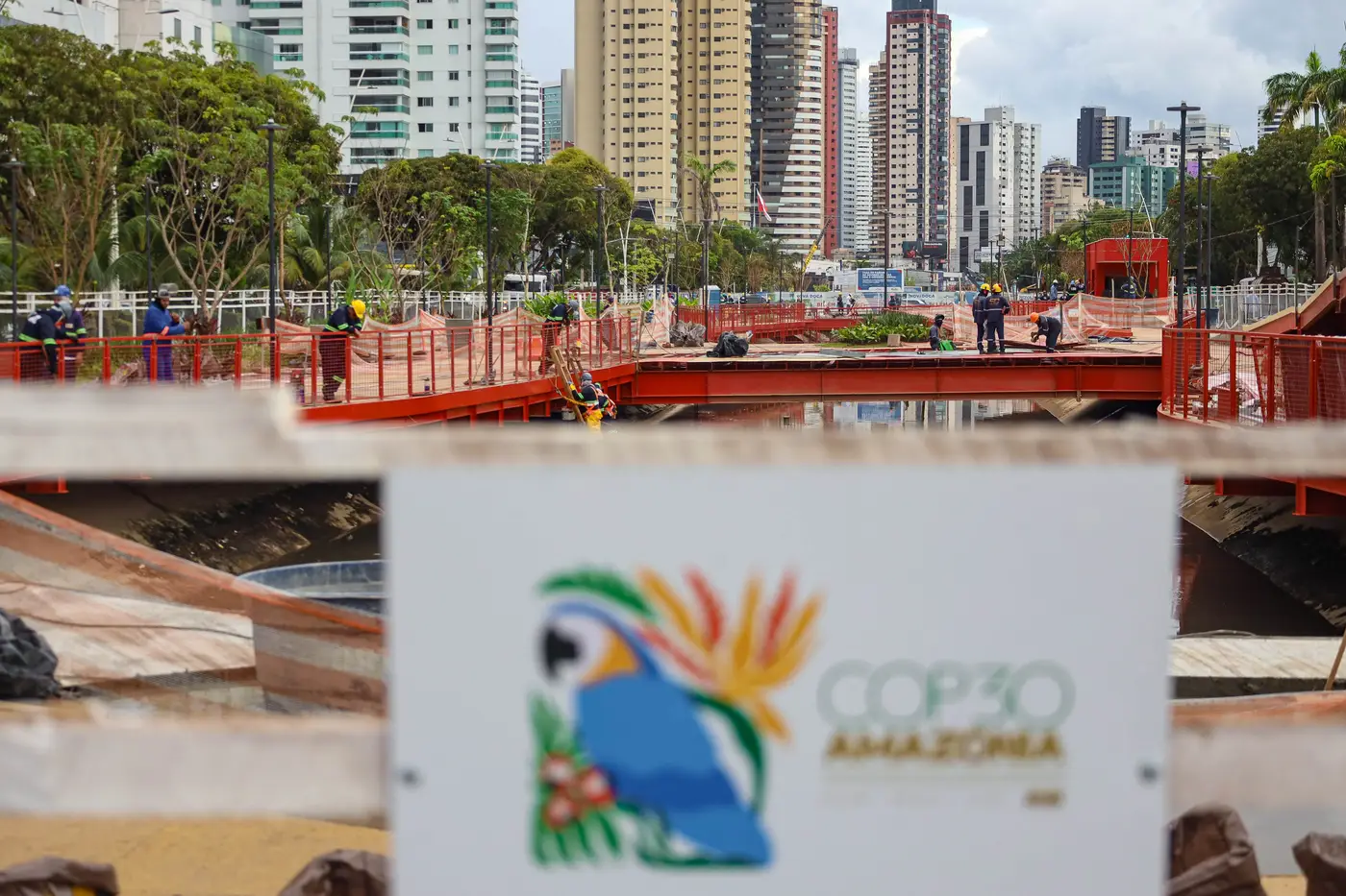 Belém não é exótica, é estratégica: obras em andamento para preparar a cidade e sediar a COP30 em 2025.