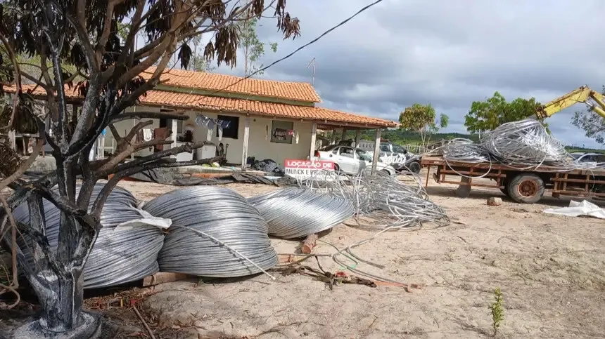 Nove bobinas de alumínio de alta tensão foram encontradas na zona rural de Ulianópolis