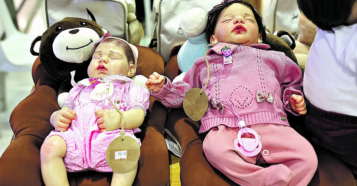 A nova "moda" da bebê reborn está gerando vários questionamentos a respeito da saúde mental das pessoas