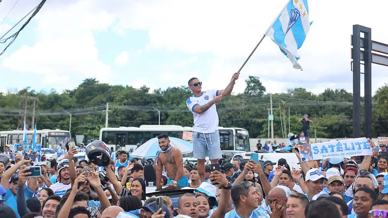 Torcida do Paysandu na chegada da delegação após o título da Copa Verde