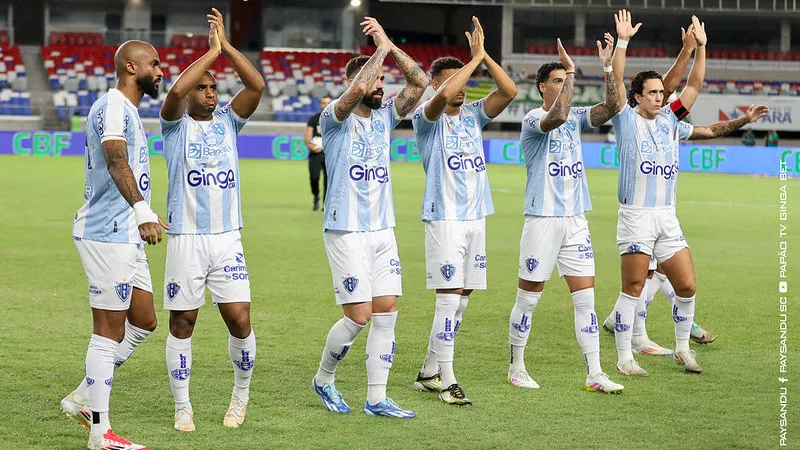 Jogadores do Paysandu agradecem apoio da torcida diante do Goiás