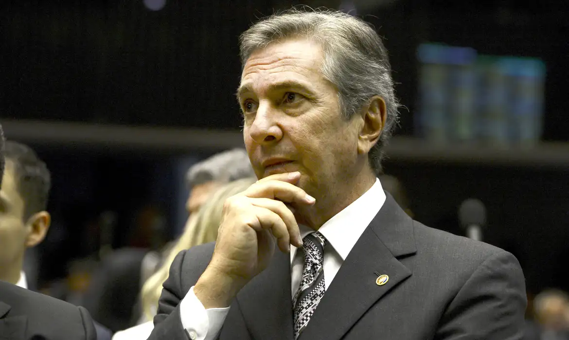Fernando Collor foi preso na manhã desta sexta-feira (25). Defesa disse que irá pedir prisão domiciliar.