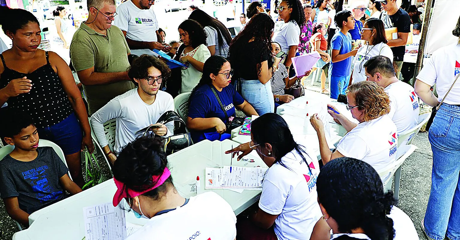 Mutirão faz parte do programa que percorre os bairros oferecendo atendimentos gratuitos