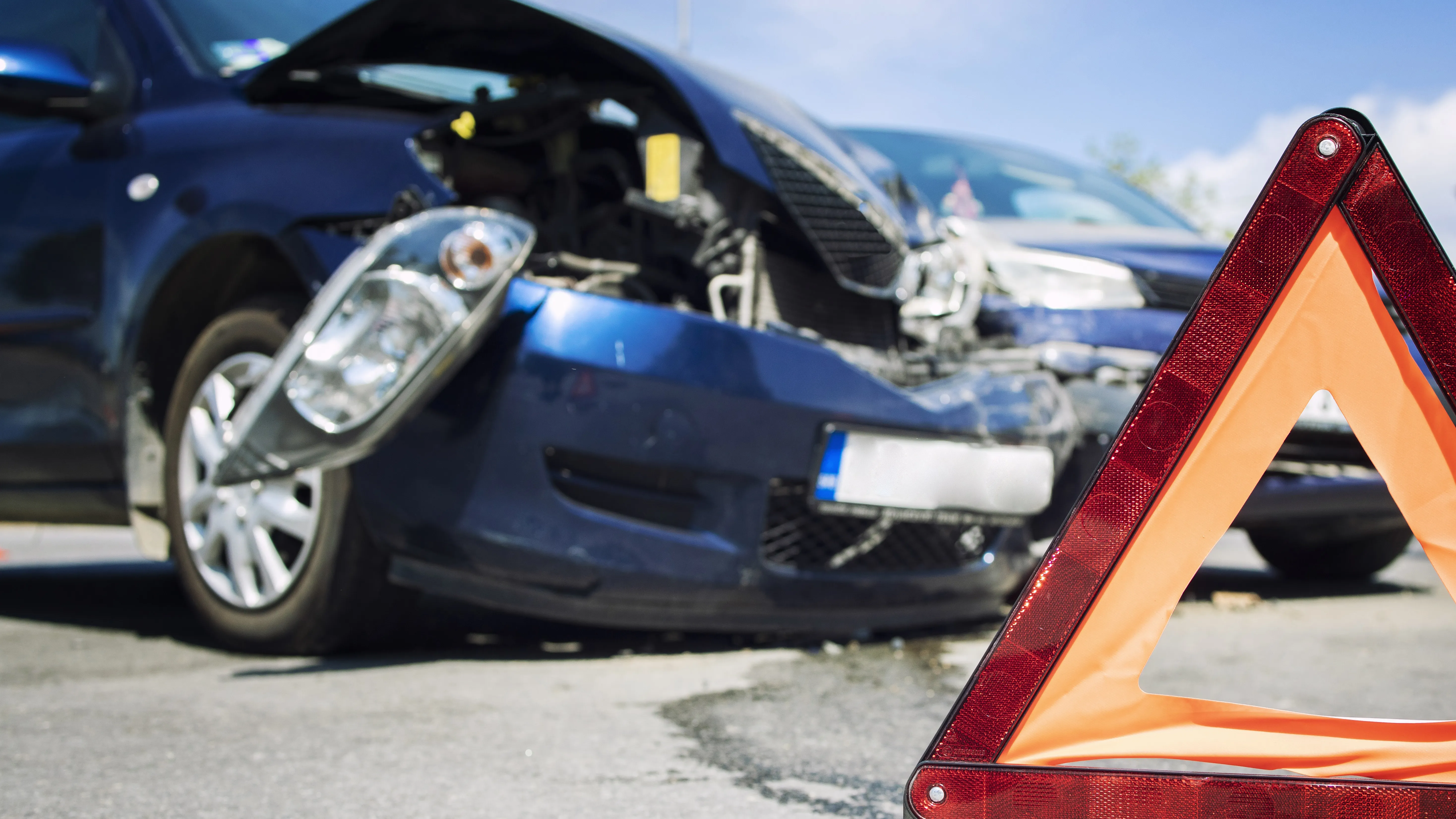 Carros colidiram e tiveram perda total