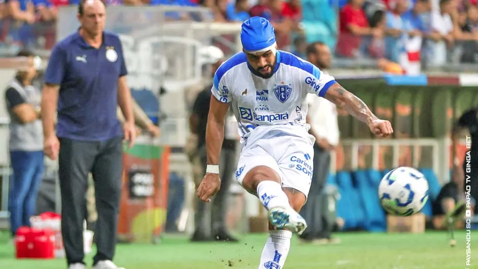 Bryan Borges deixou o jogo no intervalo após sentir a coxa