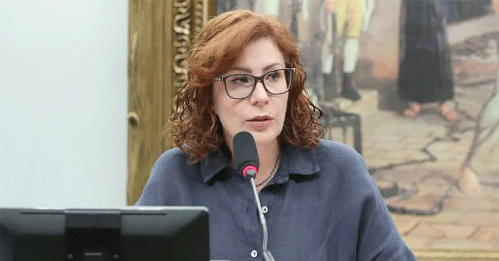 Deputada de extrema-direita diz que viverá na Europa e usará cidadania italiana para driblar extradição.